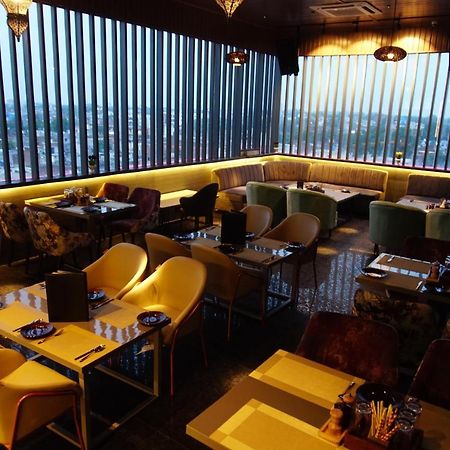 Red Orchid Hotel Канпур Екстериор снимка
