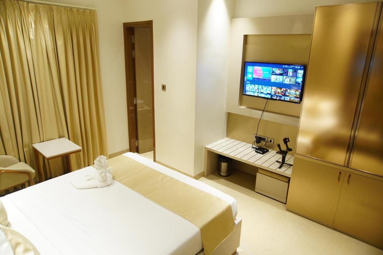 Red Orchid Hotel Канпур Екстериор снимка