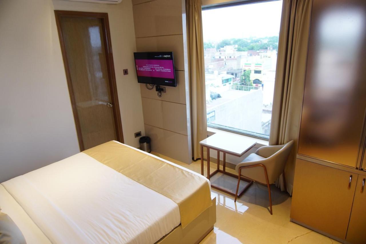 Red Orchid Hotel Канпур Екстериор снимка
