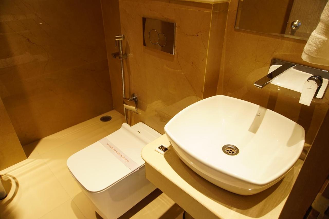 Red Orchid Hotel Канпур Екстериор снимка