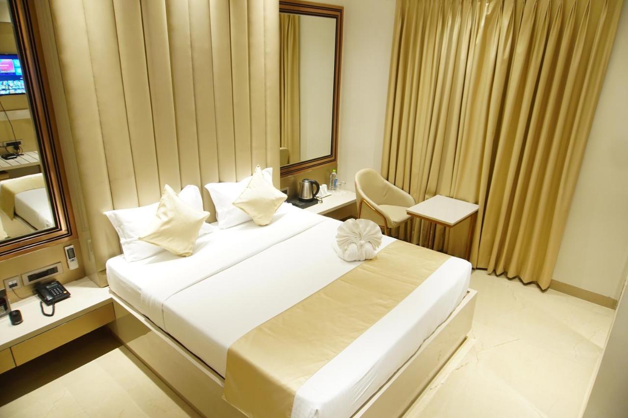 Red Orchid Hotel Канпур Екстериор снимка