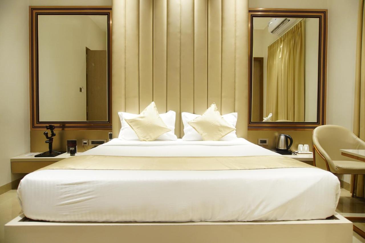 Red Orchid Hotel Канпур Екстериор снимка