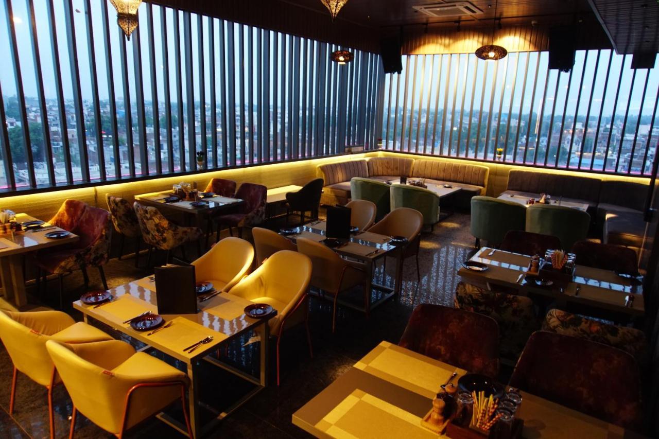 Red Orchid Hotel Канпур Екстериор снимка